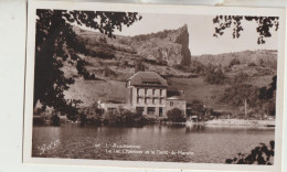 Le Lac Chambon  63 Et La Dent Du Marais  Carte Non Circulée Glacée Et Le Restaurant - Other & Unclassified