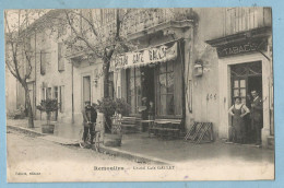 UR0142  CPA   REMOULINS (Gard)  Grand Café GALLET -  Tabacs  -  Animée  ++++++++++++++++ - Remoulins