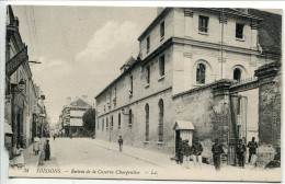 Militaria CPA * SOISSONS Entrée De La Caserne Charpentier ( Guérite Soldats ) Annotée 67e R.I. * LL Editeur - Casernes