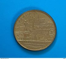 Médaille De Prague République Tchèque / PRAHA / Chram SV Mikulase / Vendu En L’état (59) - Sonstige & Ohne Zuordnung