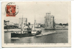 CPA 1914 * LA ROCHELLE Le Bateau De L'Ile De Ré Sortant Du Port ( Beau Plan Avec Les Tours Au Fond ) LL Editeur - La Rochelle