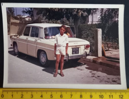 #16    Anonymous Persons - Boy Garcon  With Old Car Auto Voiture - Automobiles