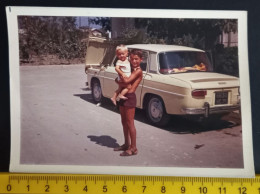 #16    Anonymous Persons - Boy Garcon  With Old Car Auto Voiture - Automobili