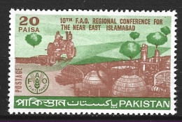 PAKISTAN. N°293 De 1970. FAO/Tracteur. - Landbouw