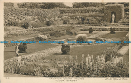 R031458 Hampton Court Palace. Tudor Garden. H. M. Office Of Works. John Swain - World