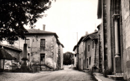 Pommier De Beaurepaire (Isère) L'Eglise Et Le Monument Aux Morts, Maison De Bonaparte - Carte J. Cellard Non Circulée - Other & Unclassified