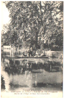 Essonne : ARPAJON : Autour De L' île D'Arpajon - Bords De L'Orge En Face Les ..: Femmes Et Hommes Dans Une Barque - Arpajon