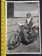 #16      Enfant Child - Girl With Old Motorcycle - Automobile