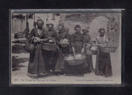 (06/05/24) 48-CPA De NIMES Au PUY Par La LOZERE - GROUPE DE PAYSANNES LOZERE ET HAUTE LOIRE - Autres & Non Classés