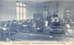 P-24-Mi-Is-818 : LE WARIDON. ECOLE APOSTOLIQUE. UNE CLASSE AVEC LES ELEVES - Other & Unclassified