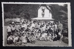 #16   Photo Noir Et Blanc Garçon Fille Photo D’école Photo De Groupe / Boy Girl School Photo Group Photo - Anonyme Personen