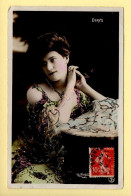 DIRYS - Artiste 1900 – Femme – Carte Avec Paillettes - Photo Reutlinger Paris (voir Scan Recto/verso) - Artistes