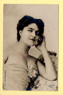 DELILLE – Artiste 1900 – Femme – Photo Reutlinger Paris (voir Scan Recto/verso) - Artiesten