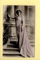 DEMOUGEOT – Artiste 1900 – Femme (Opéra) – Photo Reutlinger Paris (voir Scan Recto/verso) - Artistes