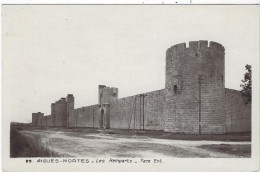 AIGUES MORTES  LES REMPARTS FACE EST  VOIR TAMPON AU VERSO - Aigues-Mortes