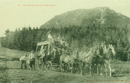 ARRIVEE DES CARS AU COL DE CEYSSAT. - Autres & Non Classés