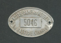 FRANCE PLAQUE OVALE EN ALUMINIUM " NOTRE DAME DES NEIGES / LA BASTIDE ( LOZERE ) N° 5046 " - Autres & Non Classés