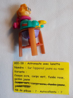 Kinder - Astronaute Avec Lunette Ocre, Corps Vert, Fusée Rose Et Guidon Jaune - K01- 18 - Sans BPZ - Steckfiguren