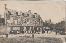 Orne : Env.  De  Flers :  MONTILLY Sur  Noireau : Vue  De La  Place - Sonstige & Ohne Zuordnung