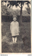 PHOTO DE 11.5 X 6.5 CMS UNE FILLETTE SOURIANTE EN 1925 - Personas Anónimos