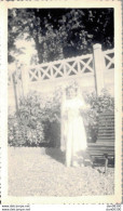 PHOTO 11 X 7 CMS FILLETTE EN JOLIE ROBE DU DIMANCHE - Anonyme Personen