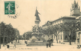 84 - AVIGNON - LA PLACE DE L'HORLOGE - Avignon