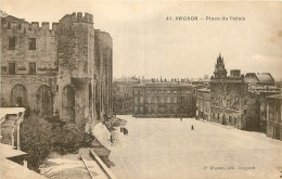 84 - AVIGNON -  PLACE DU PALAIS - Avignon