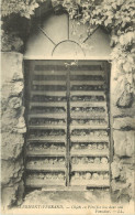 63 - CLERMONT FERRAND - OBJETS EN PETRIFICATION DANS UNE FONTAINE - Clermont Ferrand