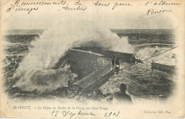 64 -  BIARRITZ  -  LA DIGUE DU ROCHER DE LA VIERGE PAR GROS TEMPS - N D PHOT - Biarritz