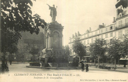 63 - CLERMONT FERRAND - PLACE ROYALE ET URBAIN II - LL - Clermont Ferrand