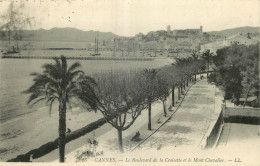 06 - CANNES - LE BOULEVARD DE LA CROISETTE ET LE MONT CHEVALIER - Cannes