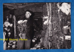 Photo Ancienne - Portrait D'un Fleuriste Au Travail Devant Un Enfant -à Situer- Pot De Fleurs Fleur Horticulture Métier - Mestieri