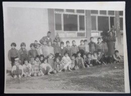 #16   Photo Noir Et Blanc Garçon Fille Photo D’école Photo De Groupe / Boy Girl School Photo Group Photo - Anonyme Personen