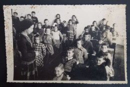 #16   Photo Noir Et Blanc Garçon Fille Photo D’école Photo De Groupe / Boy Girl School Photo Group Photo - Anonyme Personen