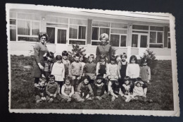 #16   Photo Noir Et Blanc Garçon Fille Photo D’école Photo De Groupe / Boy Girl School Photo Group Photo - Anonyme Personen