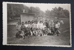 #16   Photo Noir Et Blanc Garçon Fille Photo D’école Photo De Groupe / Boy Girl School Photo Group Photo - Anonymous Persons