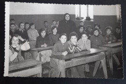 #16   Photo Noir Et Blanc Garçon Fille Photo D’école Photo De Groupe / Boy Girl School Photo Group Photo - Anonyme Personen