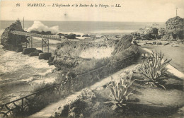 64 -  BIARRITZ  -  L'ESPLANADE ET LE ROCHER DE LA VIERGE - LL - Biarritz