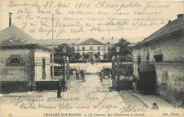  CHALONS SUR MARNE - LA CASERNE DES CHASSEURS A CHEVAL - Barracks