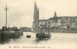  76  - DIEPPE - BARQUE DE PECHE ENTRANT AU PORT - LL - 230 - Dieppe