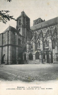 18 - BOURGES -  LA CATHEDRALE -  L'ANCIENNE PRISON DU CHAPITRE ET LA TOUR SOURDE - Bourges