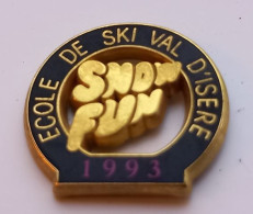 V58 Pin's école De Ski Val D'Isère Snow Fun 1993 Signé Arthus Bertrand Achat Immédiat - Wintersport