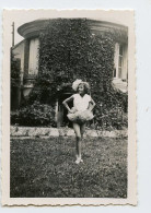 Snapshot Superbe Portrait Fille Tutu Danse Danseuse Jardin 40s 50s Beauté - Anonymous Persons