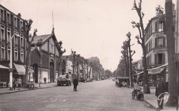 Saint Ouen -  L'Avenue Gabriel Peri - A Gauche , Le Marché Couvert  - CPSM °J - Saint Ouen