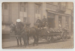 CARTE PHOTO ( Carte En L'état ) - BUGGENHOUT SOEURS - VIGNERONS SUR UN ATTELAGE - BARRIQUES DE VIN - TRES RARE ? - - Buggenhout