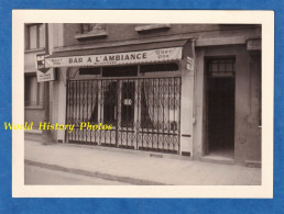 Photo Ancienne Snapshot - à Situer - Bar A L' AMBIANCE - Café OUVRARD - Pub Biére Uber Pils - Rideau Architecture Rue - Orte