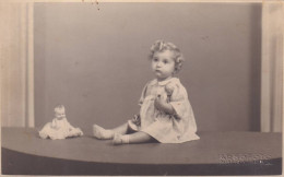 Foto Cartolina D'epoca - Tematica Bambini  Con Giocattolo - Anonyme Personen