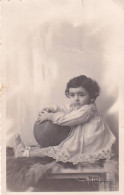 Foto Cartolina D'epoca - Tematica Bambini  Con Giocattolo - Anonyme Personen