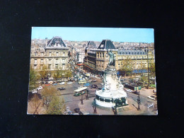 PARIS    PLACE DE LA REPUBLIQUE - Plazas