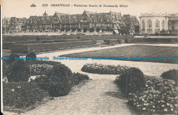 R033531 Deauville. Parterres Fleuris Et Normandy Hotel. No 226 - Welt